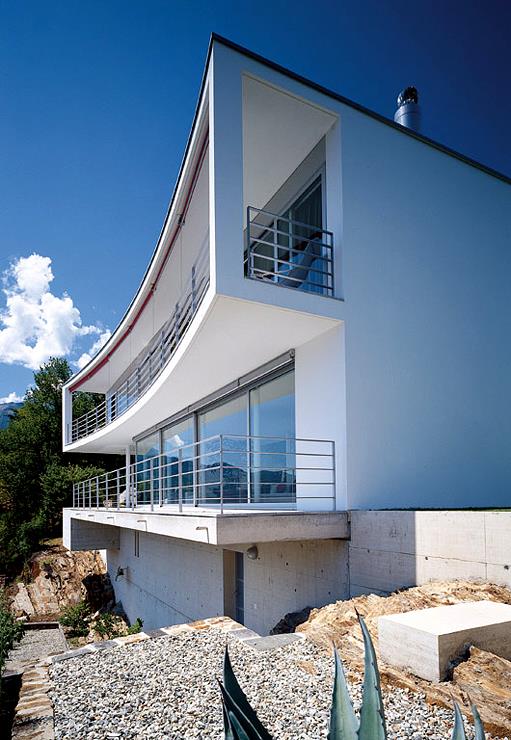 俯瞰瑞士阿尔卑斯山和马焦雷湖的别墅-建筑设计_427594
