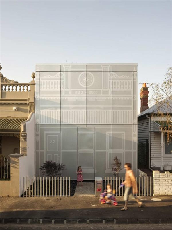 穿孔住宅 / Kavellaris Urban Design#(428600)#(43平米公寓装修图片)#(Atelier8000)#(passivehaus)#(被动式建筑设计案例)#(表演)#(大学)#(低碳规划)#(房屋)#(工厂)#(会议室)#(会议中心)#(加拿大)#(建筑设计)#(健身房)#(教育建筑)#(节能)#(可持续发展与绿色设计)#(魁北克)#(绿色建筑)#(绿色建筑案例)#(绿色节能)#(绿色住宅设计案例)#(森林建筑设计案例)#(森林小屋)#(山)#(山地建筑设计案例)#(山地小屋)#(商店)#(商业)#(食堂)#(斯洛伐克山脉)#(寺庙)#(太阳能光电板)#(太阳能建筑一体化)#(体育建筑)#(小屋)#(行政部门)#(行政建筑)#(银行大楼)#(幼儿园)#(幼儿园建筑设计)#(住宅)#(住宅*)#(PassiveDesign)#(SoLo小屋)#(办公建筑)#(办公楼)#(办公区)#(办公室)#(被动式别墅)#(被动式节能设计)#(被动式节能屋)#(被动式设计)#(被动式住宅设计案例)#(玻璃)#(低耗能住宅设计案例)#(低碳建筑)#(低碳景观)#(公寓)#(混凝土)#(机构建筑)#(建筑)#(建筑改造)#(节能别墅)#(节能工厂)#(居住建筑)#(剧院)#(可持续发展)#(铝板)#(绿色别墅)#(酿酒厂)#(森林住宅建筑设计案例)#(山地建筑)#(山地住宅建筑设计案例)#(商业建筑)#(生态建筑)#(水泥)#(塔楼)#(文化建筑)#(无暖房住宅)#(小住宅)#(校园)#(医疗中心)#(银行总部大楼)#(游乐场)#(娱乐设施)#(运动馆)#(政府办公楼)#(政府办公室)#(政府部门)#(住宅建筑)#(自循环系统)