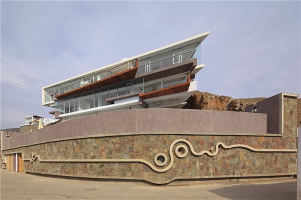 维罗妮卡海滨别墅，秘鲁 / Longhi Architects_429257