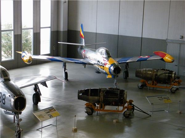 F-84战斗机（绰号：“雷电喷气”Thunderjet）