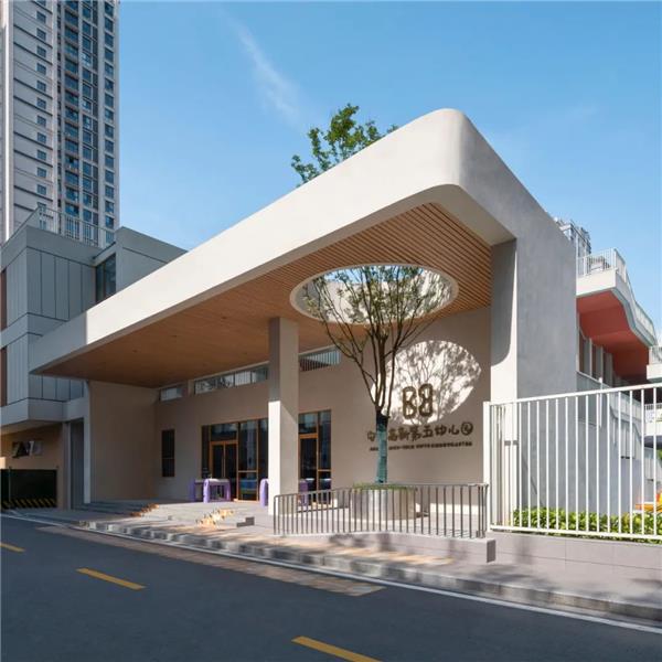 UUA | 爬上滑下，把幼儿园变成大玩具#幼儿园大门 #幼儿园 #幼儿园入口 