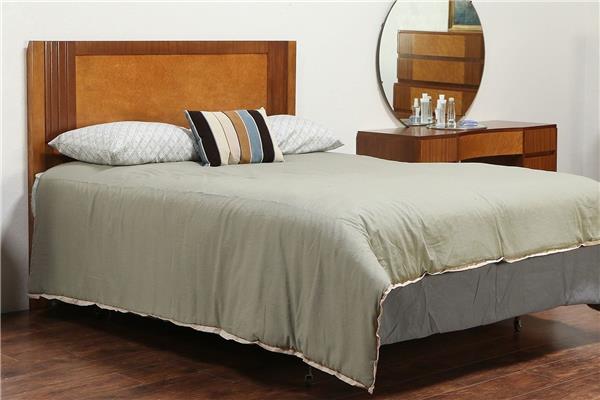 10种现代床头板装饰您的卧室_439895