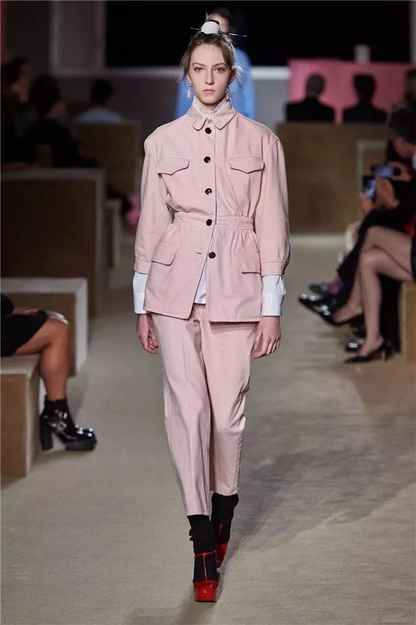 时尚 | “粉红粉红的工业风” Prada 2020早春系列_469447