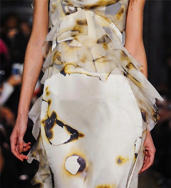 Giles Deacon FW 2012#时装秀 #秀场 #时尚潮流 