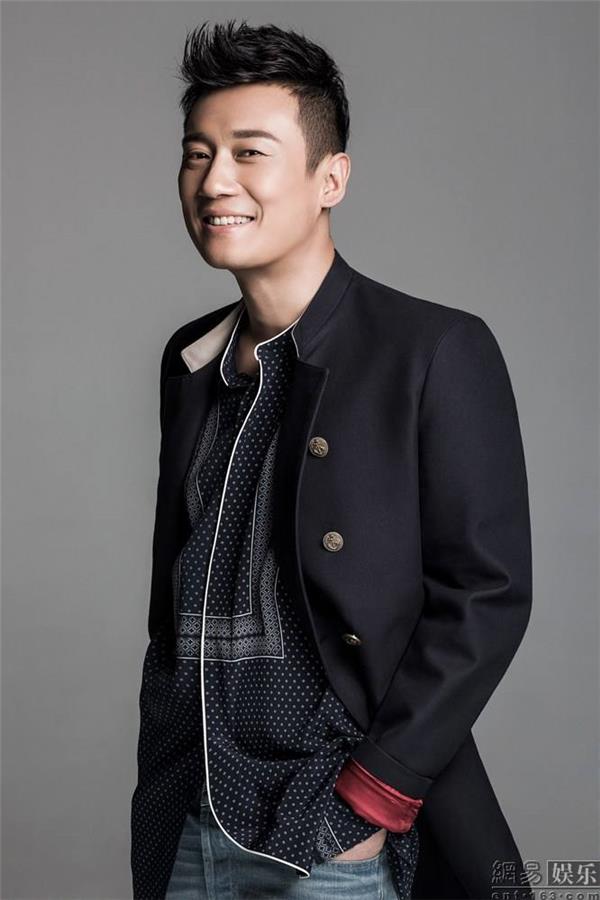 礼服,男明星,男明星西装,男明星婚纱照,男明星礼服,徐洪浩结婚照图片