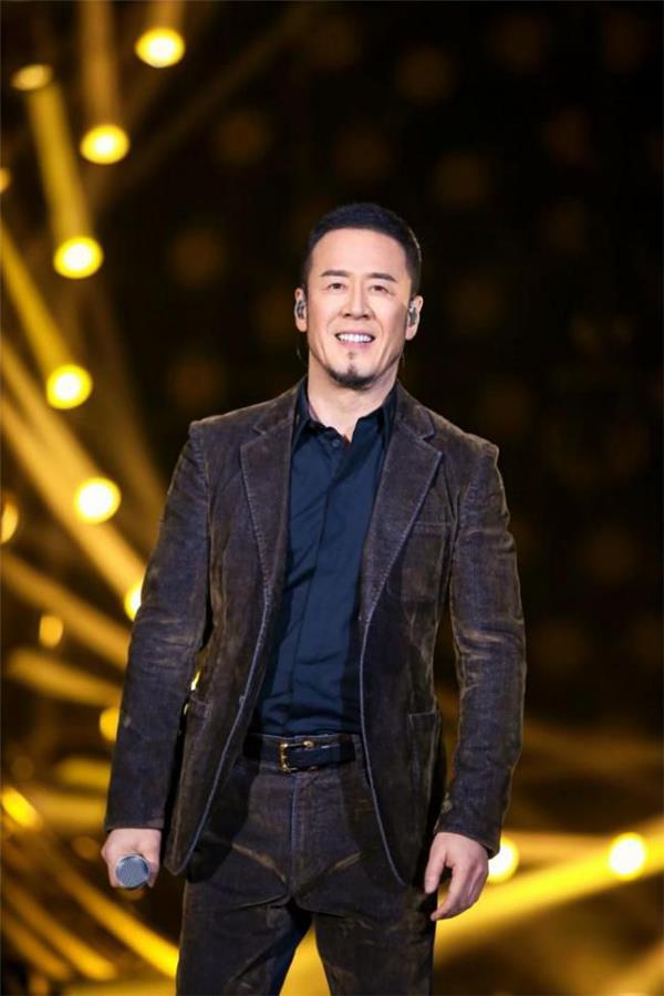 杨坤婚纱造型照片_婚纱摄影图片_663115