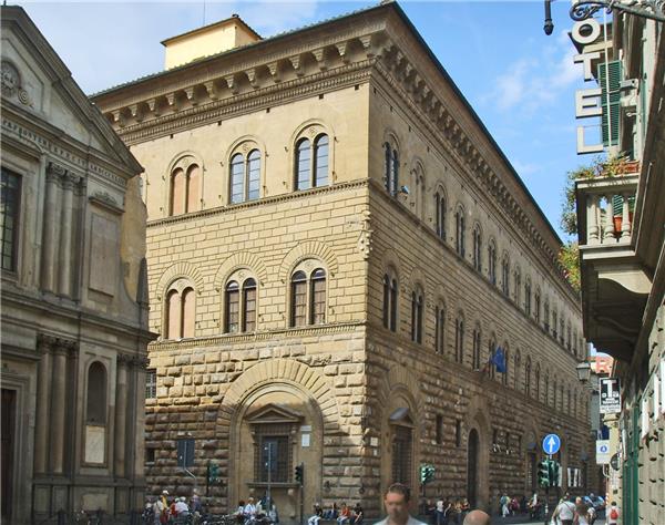 Medici Riccardi 佛罗伦萨#(文艺复兴建筑)#(门柱造型)#(文艺复兴)#(造型柱)