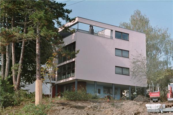 德国斯图加特Weissenhof Estate的Citrohan Haus（1927年）#(粗野主义)#(朗香教堂)#(流水别墅)#(萨伏伊别墅)#(现代建筑)#(新现代风格)#(纪念馆设计)#(赖特建筑)#(现代风格建筑)