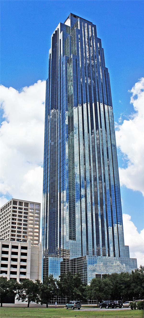菲利普·约翰逊（Philip Johnson），德克萨斯州休斯敦的威廉姆斯大厦（1981–1983）#(粗野主义)#(朗香教堂)#(流水别墅)#(萨伏伊别墅)#(现代建筑)#(新现代风格)#(纪念馆设计)#(赖特建筑)#(现代风格建筑)