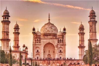 比比卡·马卡巴拉（Bibi Ka Maqbara），位于印度奥兰加巴德的一座陵墓