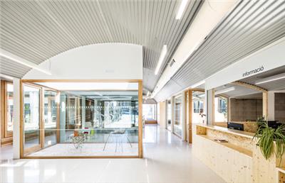 精神康复服务中心 / Comas-Pont Arquitectes