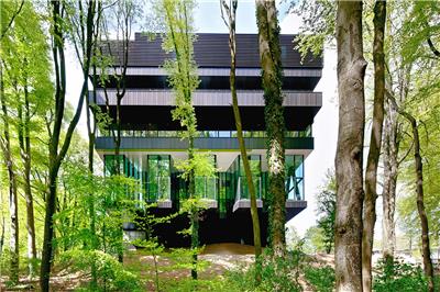 荷兰疗养院 / Architectenbureau Koen van Velsen