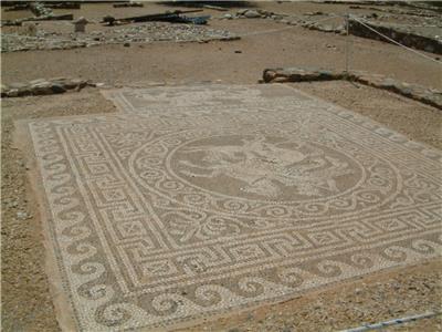 奥林托斯（Olynthos）房屋的鹅卵石马赛克地板，描绘了贝勒罗丰（Bellerophon）