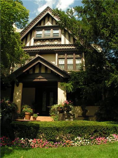纽约布鲁克林戴克高地赛塔楼（Saitta House），建于1899年，采用安妮女王风格设计