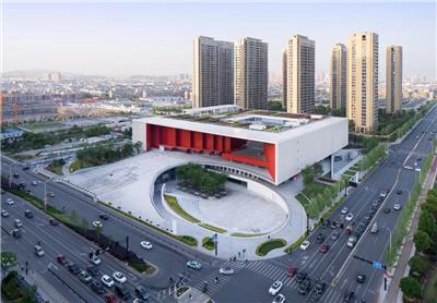 义乌市文化广场—— 8万多平方米的，集文化娱乐、教育培训、体育健身等多功能的大型文化综合体