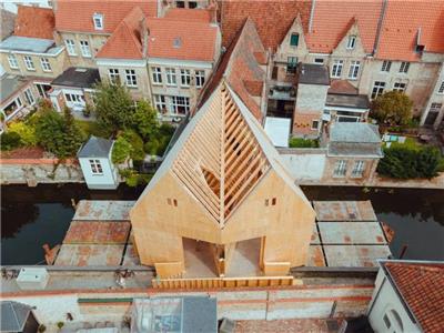 Bruges Diptych，木制凉亭