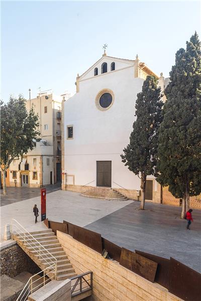 西班牙老城教堂立面改造