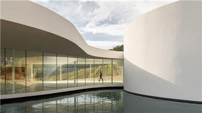 奥斯卡·尼迈耶遗作：拉科斯特城堡展馆#(2020世博会)#(bureauSLA)#(CruzyOrtizArchitects)#(HENNArchitects)#(KadarikTuurArhitektid)#(MarazziReinhardt)#(MoonHoon)#(OfficeDeArchitectura)#(OMATaillandierArchitectesAssocisppaarchitectures)#(penda磐达中国)#(ShigeruBanArchitects)#(SHoPArchitects)#(XTU)#(XTUarchitects)#(ZahaHadidArchitects)#(餐饮空间)#(场馆分析)#(赤陶砖拱形结构)#(大型展厅)#(迪拜)#(迪拜世博会)#(服务中心)#(公共建筑)#(公共建筑设计)#(公共空间)#(会馆)#(会议中心)#(会展建筑)#(会展建筑设计)#(会展设计)#(会展中心)#(家具展示厅)#(经济发展)#(看台)#(临水剧院)#(美国)#(膜结构)#(曲面屋顶)#(人文建筑)#(深圳大学本原设计研究中心)#(世博会)#(世博会三大馆)#(世博会展馆分析)#(椭圆建筑)#(隈研吾建筑都市设计事务所)#(文化活动中心)#(文化建筑设计)#(文化展览馆)#(文化展示)#(西班牙馆)#(西班牙展馆分析)#(形状)#(艺术)#(英国)#(展馆建筑设计案例)#(展馆墙体)#(展馆设计)#(展会)#(展览建筑)#(展览空间)#(展览空间设计)#(展览类建筑设计)#(展览设计)#(展览中心)#(展示空间)#(植物馆)#(自然)#(ABCHVOYA)#(AsifKhan)#(Butong)#(CarloRattiAssociati)#(depAArchitects)#(FrancoStella)#(GilesMillerStudio)#(gmp)#(KereArchitecture)#(KoheiNawa)#(LuisMachucaAsociadosArquitectos)#(NietoSobejanoArquitectos)#(OMA建筑事务所)#(OUALALOUCHOI)#(OvertredersW)#(PROJECTELEVEN)#(SANDWICHInc)#(Studiomk27)#(SXWA)#(WarrenMahoney)#(坂茂建筑事务所)#(办公建筑)#(办公建筑设计)#(办公室)#(仓库改造)#(大型展览建筑)#(第五立面)#(概念方案)#(公司)#(会展建筑设计案例)#(混合功能)#(建筑)#(剧院)#(临水建筑)#(洛杉矶)#(膜结构建筑)#(商业建筑)#(商业建筑设计)#(商业建筑设计案例)#(商业设施)#(设计)#(世博会展馆)#(世博会展馆设计)#(世博会总体规划)#(斯图加特大学)#(文化建筑)#(文化空间)#(文化展览)#(文化中心)#(游客中心)#(圆形展览馆)#(展陈空间)#(展馆)#(展馆建筑设计)#(展馆设计案例)#(展览馆)#(展览馆景观)#(展览馆墙体)#(展览建筑设计)#(展览建筑设计案例)#(展示建筑设计案例)#(展厅)#(展厅设计)#(装置)