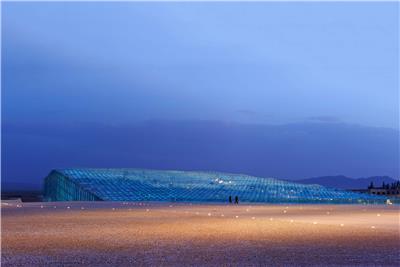 “又见敦煌”剧场#(CCDI悉地国际)#(CloudsArchitectureOffice)#(goa大象设计)#(HenningLarsen)#(MAD)#(PaulAndreuArchitecte)#(RONALDLUPARTNERS)#(Snohetta)#(StevenChiltonArchitects)#(THAD清华建筑设计院)#(ToyoIto)#(tvsdesign)#(安藤忠雄)#(北京日清建筑设计有限公司)#(表演艺术中心)#(滨水剧场)#(城市广场设计)#(崔愷)#(大戏院)#(多功能厅)#(仿生空间)#(概念剧场)#(歌剧院)#(公共场所)#(公共建筑设计案例)#(户外剧场)#(景观装置设计)#(竞赛方案)#(酒吧)#(旧建改造)#(剧院)#(剧院设计)#(咖啡厅)#(老旧建筑改造)#(老旧建筑更新)#(礼堂)#(礼堂设计)#(临水建筑)#(临水剧场)#(露天舞台)#(铝合金幕墙)#(铝金属外立面建筑设计)#(铝金属外墙建筑设计案例)#(模块化建筑)#(模块化音乐厅)#(日清设计)#(山地建筑设计)#(商业建筑设计)#(商业综合体建筑设计)#(上海杜兹建筑设计有限公司DUTStudio)#(市民公园)#(太湖)#(同济大学建筑设计研究院集团有限公司)#(同济设计集团)#(图书馆8000平方米)#(图书馆案例)#(图书馆平面)#(图书馆平面设计)#(图书馆室内设计)#(文化建筑)#(文化建筑设计案例)#(文化建筑效果图)#(文艺)#(无锡)#(现代图书馆立面)#(新疆建筑)#(休闲娱乐)#(演播建筑设计)#(艺术建筑设计)#(艺术空间)#(异形建筑)#(音乐厅)#(影剧院)#(芝作室LUKSTUDIO)#(中国国家大剧院)#(中国建筑西北设计研究院有限公司)#(重庆博蓝建筑设计有限公司)#(BIAD)#(DnA_DesignandArchitecture)#(OPEN建筑事务所)#(ReveryArchitecture)#(RLP)#(UNStudio)#(北京市建筑设计研究院有限公司)#(本土设计研究中心)#(餐厅)#(餐饮建筑设计)#(城市更新)#(城市名片)#(大剧院)#(大剧院建筑设计案例)#(覆土建筑设计)#(公共建筑)#(公共建筑竞赛方案)#(公共建筑设计)#(公园景观设计)#(观演类建筑)#(观影类建筑)#(广东)#(航海级铝管)#(禾下建筑社)#(户外演出台)#(花瓣形)#(花瓣形建筑)#(建筑综合体)#(景观小品)#(剧场)#(剧场建筑设计案例)#(剧场空间)#(剧场设计概念)#(剧场效果图)#(剧院建筑设计)#(剧院建筑设计案例)#(老旧建筑改造更新)#(乐土设计)#(露天剧场)#(露天剧场设计)#(曲线)#(上海天华建筑设计有限公司)#(深圳市建筑设计研究总院有限公司)#(诗之礼堂)#(室内设计)#(室外)#(室外剧场)#(室外看台)#(室外演出)#(室外影院)#(同济设计TJAD)#(图书馆)#(图书馆案例分析)#(图书馆大厅)#(图书馆建筑)#(图书馆平面图)#(图书馆设计)#(文化公园设计)#(文化建筑设计)#(文化设施)#(文化艺术中心)#(文旅项目)#(舞台)#(小剧场)#(效果图)#(虚实)#(演播建筑设计案例)#(杨丽萍)#(艺术)#(艺术中心)#(艺术装置设计)#(音乐厅平面)#(音乐厅剖面)#(浙江大学建筑设计研究院)#(朱小地工作室)#(竹)#(筑境设计)