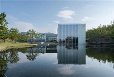 江苏雅达剧院：山林与舞台 / goa大象设计#(CCDI悉地国际)#(CloudsArchitectureOffice)#(goa大象设计)#(HenningLarsen)#(MAD)#(PaulAndreuArchitecte)#(RONALDLUPARTNERS)#(Snohetta)#(StevenChiltonArchitects)#(THAD清华建筑设计院)#(ToyoIto)#(tvsdesign)#(安藤忠雄)#(北京日清建筑设计有限公司)#(表演艺术中心)#(滨水剧场)#(城市广场设计)#(崔愷)#(大戏院)#(多功能厅)#(仿生空间)#(概念剧场)#(歌剧院)#(公共场所)#(公共建筑设计案例)#(户外剧场)#(景观装置设计)#(竞赛方案)#(酒吧)#(旧建改造)#(剧院)#(剧院设计)#(咖啡厅)#(老旧建筑改造)#(老旧建筑更新)#(礼堂)#(礼堂设计)#(临水建筑)#(临水剧场)#(露天舞台)#(铝合金幕墙)#(铝金属外立面建筑设计)#(铝金属外墙建筑设计案例)#(模块化建筑)#(模块化音乐厅)#(日清设计)#(山地建筑设计)#(商业建筑设计)#(商业综合体建筑设计)#(上海杜兹建筑设计有限公司DUTStudio)#(市民公园)#(太湖)#(同济大学建筑设计研究院集团有限公司)#(同济设计集团)#(图书馆8000平方米)#(图书馆案例)#(图书馆平面)#(图书馆平面设计)#(图书馆室内设计)#(文化建筑)#(文化建筑设计案例)#(文化建筑效果图)#(文艺)#(无锡)#(现代图书馆立面)#(新疆建筑)#(休闲娱乐)#(演播建筑设计)#(艺术建筑设计)#(艺术空间)#(异形建筑)#(音乐厅)#(影剧院)#(芝作室LUKSTUDIO)#(中国国家大剧院)#(中国建筑西北设计研究院有限公司)#(重庆博蓝建筑设计有限公司)#(BIAD)#(DnA_DesignandArchitecture)#(OPEN建筑事务所)#(ReveryArchitecture)#(RLP)#(UNStudio)#(北京市建筑设计研究院有限公司)#(本土设计研究中心)#(餐厅)#(餐饮建筑设计)#(城市更新)#(城市名片)#(大剧院)#(大剧院建筑设计案例)#(覆土建筑设计)#(公共建筑)#(公共建筑竞赛方案)#(公共建筑设计)#(公园景观设计)#(观演类建筑)#(观影类建筑)#(广东)#(航海级铝管)#(禾下建筑社)#(户外演出台)#(花瓣形)#(花瓣形建筑)#(建筑综合体)#(景观小品)#(剧场)#(剧场建筑设计案例)#(剧场空间)#(剧场设计概念)#(剧场效果图)#(剧院建筑设计)#(剧院建筑设计案例)#(老旧建筑改造更新)#(乐土设计)#(露天剧场)#(露天剧场设计)#(曲线)#(上海天华建筑设计有限公司)#(深圳市建筑设计研究总院有限公司)#(诗之礼堂)#(室内设计)#(室外)#(室外剧场)#(室外看台)#(室外演出)#(室外影院)#(同济设计TJAD)#(图书馆)#(图书馆案例分析)#(图书馆大厅)#(图书馆建筑)#(图书馆平面图)#(图书馆设计)#(文化公园设计)#(文化建筑设计)#(文化设施)#(文化艺术中心)#(文旅项目)#(舞台)#(小剧场)#(效果图)#(虚实)#(演播建筑设计案例)#(杨丽萍)#(艺术)#(艺术中心)#(艺术装置设计)#(音乐厅平面)#(音乐厅剖面)#(浙江大学建筑设计研究院)#(朱小地工作室)#(竹)#(筑境设计)