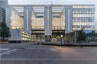 Rijnstraat 8号政府办公大楼  / OMA