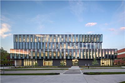 爱荷华州立大学学生创新中心  / KieranTimberlake#(BaumschlagerEberleArchitects)#(BoltshauserArchitekten)#(MCA建筑设计)#(SafdieArchitects)#(大学建筑)#(大学建筑设计案例)#(大学校园)#(大学校园建筑设计)#(电力站)#(高校教学楼)#(公共职能建筑)#(基础设施)#(建筑)#(教学楼案例)#(教学楼建筑设计)#(教学楼设计)#(教学楼外立面)#(礼堂)#(铜制百叶窗结构)#(小学建筑设计)#(校园建筑)#(校园建筑设计案例)#(学校建筑设计)#(学校建筑设计案例)#(学校教学楼)#(医疗)#(医院)#(越南建筑)#(BPMArchitectes)#(CambridgeSeven)#(fjmt工作室)#(GulfConsult)#(KieranTimberlake)#(LukkaroinenArchitects)#(META建筑事务所)#(奥地利)#(穿孔铜板)#(大学)#(大学建筑设计)#(大学教学楼设计)#(低碳绿色环保)#(发电站)#(国外大学)#(国外大学建筑)#(会议中心)#(混合用途建筑)#(建筑规划)#(建筑设计)#(教学楼)#(教学楼设计案例)#(教学楼室内)#(教育)#(教育建筑)#(教育建筑设计)#(教育建筑设计案例)#(教育建筑雪景)#(科研建筑设计)#(联排案例)#(绿色建筑)#(美国)#(铜板)#(铜金属外立面建筑设计)#(铜金属外墙建筑设计案例)#(图书馆)#(校园建筑设计)#(校园综合体)#(学术研讨空间)#(学校)#(学校案例)#(学校建筑)#(学校楼)#(学校综合楼)#(研究中心)#(演讲中心)#(医疗建筑设计)#(幼儿园建筑设计)#(自然)