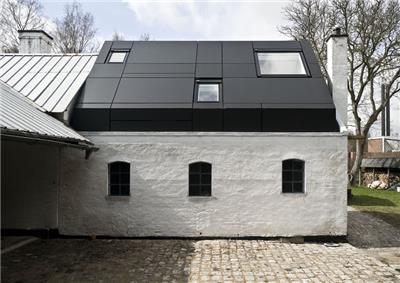 丹麦农舍改建成当代艺术工作室