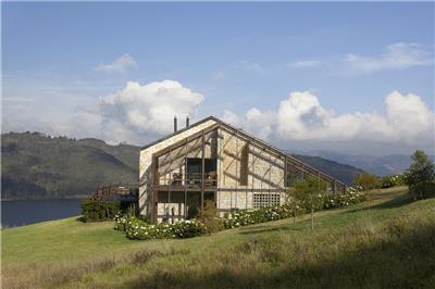 哥伦比亚某湖滨住宅 House on the Lake