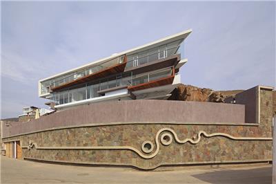 维罗妮卡海滨别墅，秘鲁 / Longhi Architects