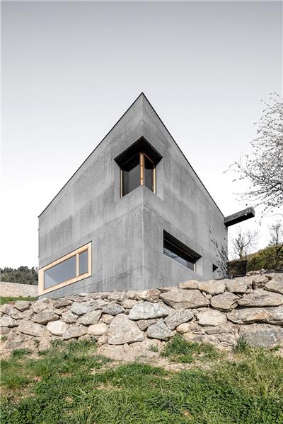与风景共息，与自然共存的生态住宅，意大利 / Architekt Andreas Gruber