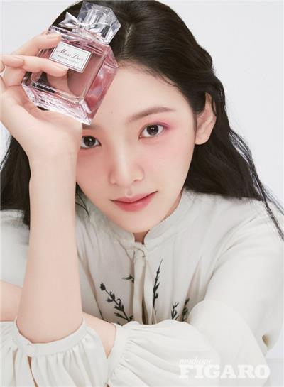 MadameFigaro  X  章若楠